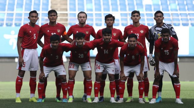 Timnas Indonesia U-23 melawan klub Korea Selatan, Daejon Citizen dalam laga uji coba di Daejon World Cup Stadium, Korea Selatan, Rabu (27/4/2022). [PSSI]