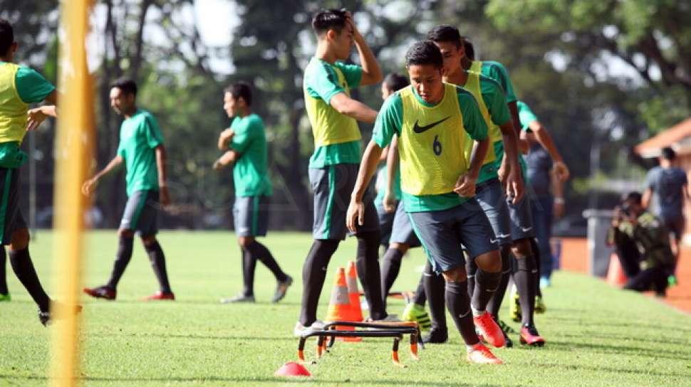5 Pesepak Bola Indonesia yang Jadi Bintang di Tengah Keterbatasan Ekonomi