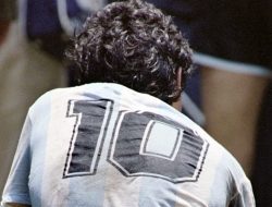 Lelang Jersey ‘Tangan Tuhan’ Diego Maradona Bisa Raup Rp 75,1 Miliar