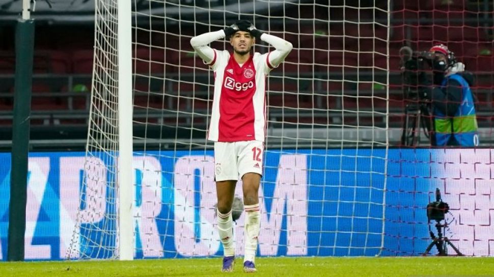Tinggalkan Ajax, Noussair Mazraoui Resmi Berseragam Bayern Munich