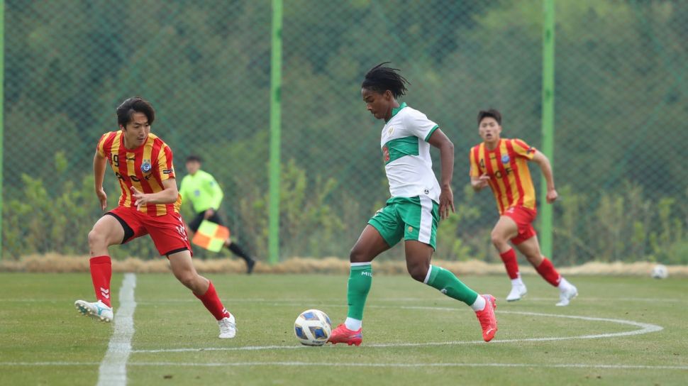Media Vietnam Kompori Ronaldo Kwateh yang Tak Boleh Ambil Tendangan Penalti oleh Shin Tae-yong
