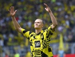 Momen Haru Perpisahan Erling Haaland dengan Suporter Borussia Dortmund