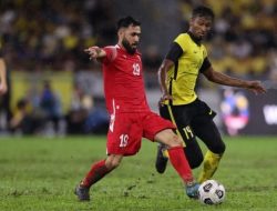 Viral Stadion Bukit Jalil Banjir di Kualifikasi Piala Asia 2023, Pakai Sekop untuk Kuras Air di Lapangan