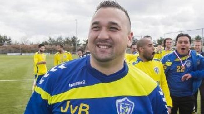 Mantan penyerang timnas Indonesia yang kini menjadi pelatih di klub amatir di Belanda, Jhonny van Beukering (Dok: sports.vice.com)