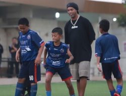 Ronaldinho Berbagi Kiat untuk Talenta Muda Indonesia